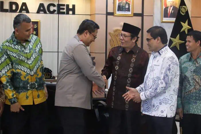 Forum Rektor Aceh (FRA) melakukan audiensi dengan Kapolda Aceh Irjen Pol Achmad Kartiko di ruang kerja Kapolda Aceh, Gedung Satya Haprabu, Lantai 2 Mapolda Aceh, Kamis (25/7). Foto: Istimewa
