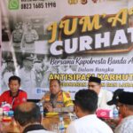 Kegiatan Jumat Curhat' Polresta Banda Aceh bertemakan “Cegah Karhutla Selamatkan Dunia” di Raja Kupi, Gampong Paya Tieng, Peukan Bada, Aceh Besar, Jum’at pagi (26/7).