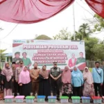 Pj Bupati Aceh Besar Muhammad Iswanto menghadiri vicon peresmian 2.664 titik air di seluruh Indonesia, di Gampong Mon Ikeun Kecamatan Lhoknga Kabupaten Aceh Besar, Selasa (30/7/2024). (FOTO/ PROKOPIM PEMKAB ACEH BESAR)