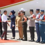 Pj Gubernur Aceh Bustami Hamzah bersama Pangdam IM Mayjen TNI Niko Fahrizal, Kapolda Aceh Irjen Pol Achmad Kartiko, Danlanud SIM Kolonel Pnb Edi Sasmoyo menyambut Presiden Jokowi di Bandara SIM Blang Bintang, Aceh Besar, Selasa siang (16/7/2024). Foto: Istimewa