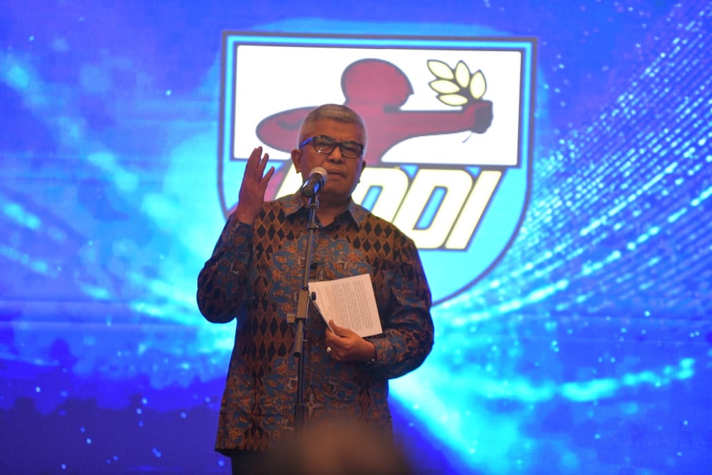 Pj Gubernur Aceh Bustami Hamzah saat menghadiri acara refleksi HUT ke-51 KNPI Aceh, di Hotel Hermes Palace Banda Aceh, Selasa (23/7/2024). Foto: Istimewa