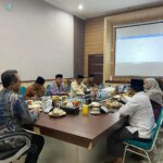 KPI Aceh saat melakukan audiensi ke Dinas Syar'iat Islam Provinsi Aceh. Foto: For Infoaceh.net