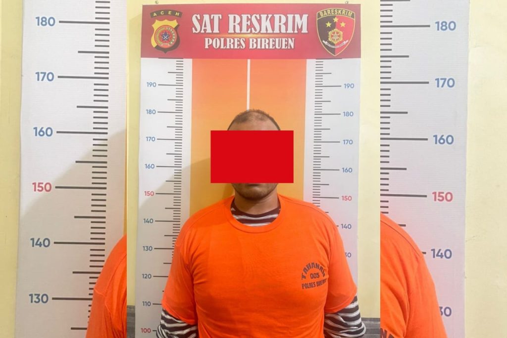 RJ (35) pelaku pembunuhan mahasiswi di Bireuen ditangkap polisi setelah ditembak di kakinya. (Foto: Dok. Polres Bireuen)