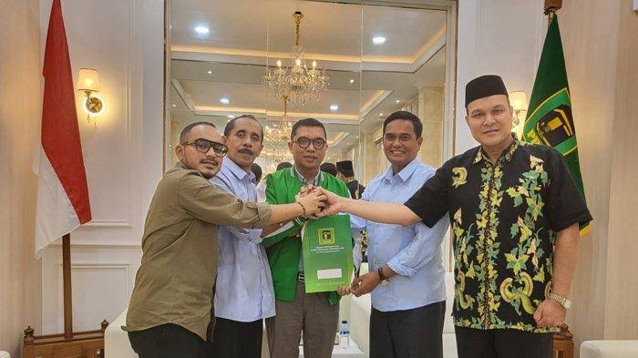 Pasangan Asib Amin dan Tarmilin Usman saat menerima SK dukungan dari DPP PPP sebagai calon bupati dan wakil bupati Nagan Raya. Foto: Istimewa | INFOACEH.net Pasangan Asib Amin dan Tarmilin Usman saat menerima SK dukungan dari DPP PPP sebagai calon bupati dan wakil bupati Nagan Raya. Foto: Istimewa