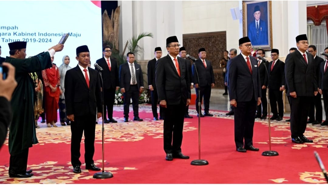 Presiden Joko Widodo melantik tiga jabatan menteri dan satu wakil menteri Kabinet Indonesia Maju dalam sisa masa jabatan periode tahun 2019-2024, pada Senin, 19 Agustus 2024 di Istana Negara, Jakarta. (Foto: BPMI Setpres)