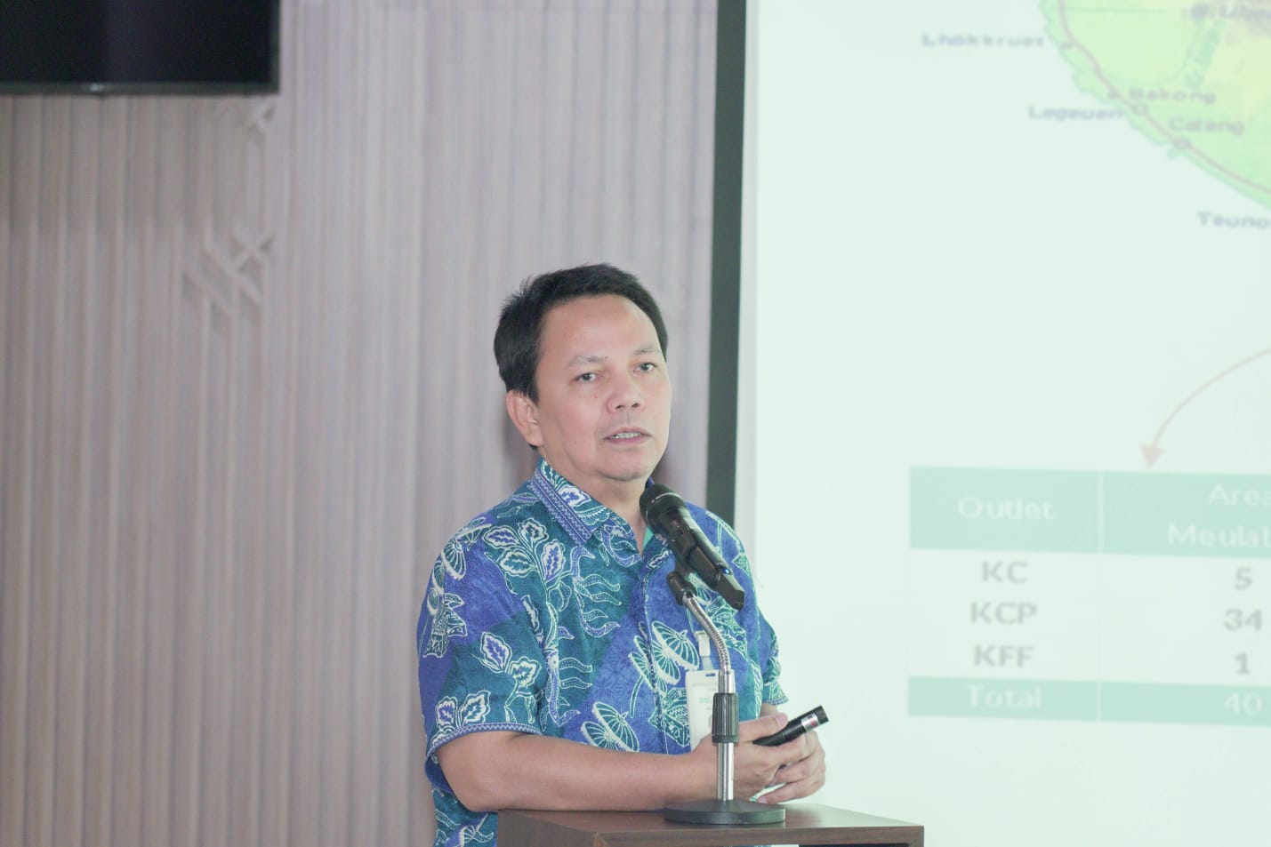 Regional CEO BSI Aceh Wachjono menyampaikan pemaparan kesiapan BSI Aceh menyambut PON XXI/2024, Jum'at (23/8/2024). (Foto: For Infoaceh.net)