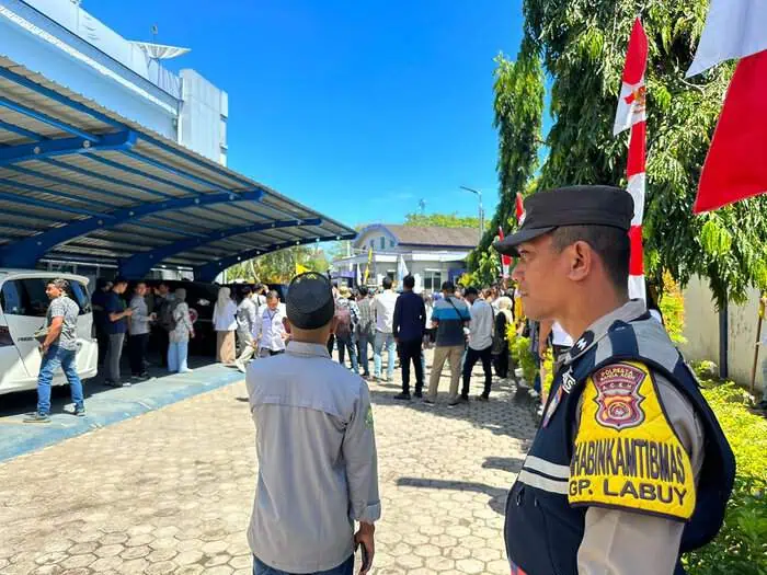 Pengamanan pendaftaran calon gubernur dan wakil gubernur Aceh di Kantor KIP Aceh, pada Kamis, 29 Agustus 2024. (Foto: For Infoaceh.net)