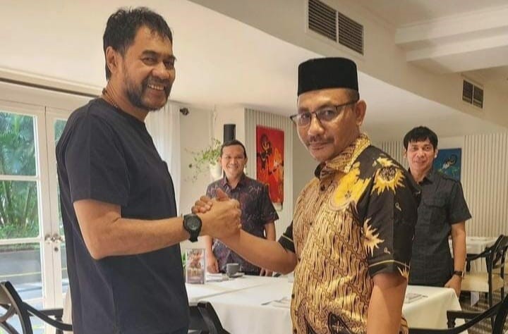 Anggota DPD RI asal Aceh H Sudirman atau Haji Uma menyatakan dukungan politik kepada Muzakir Manaf atau Mualem sebagai calon Gubernur Aceh di Pilkada 2024. Foto: Istimewa