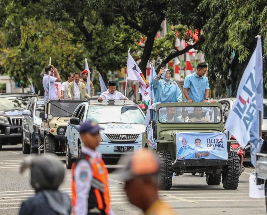 Pasangan Illiza Sa’aduddin Djamal-Afdhal Khalilullah Mukhlis saat mendaftar diri sebagai Calon Wali Kota/Wakil Wali Kota Banda Aceh, Rabu, 28 Agustus 2024. Foto: For infoaceh.net