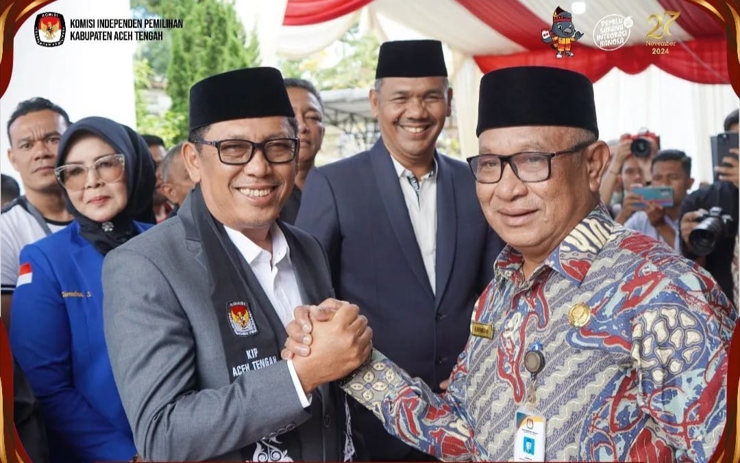 Alhudri saat melakukan pendaftaran maju calon Bupati Aceh Tengah, dan sekarang mundur dari pencalonan. (Foto: Dok. KIP Aceh Tengah)