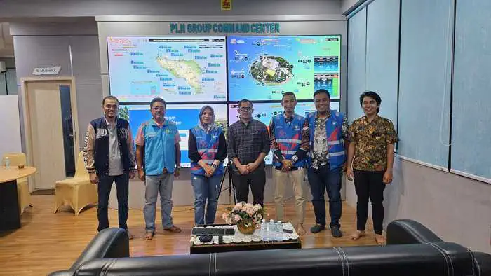 Kadis ESDM Aceh Taufik ST MSi mengunjungi kantor Unit Pelaksana Pengatur Distribusi (UP2D) Aceh di Merduati Banda Aceh, Jum’at (6/9). (Foto: Dok. PLN UID Aceh)