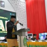Pj. Gubernur Aceh Safrizal ZA menyampaikan sambutan pada Milad ke-61 UIN Ar-Raniry di Auditorium Prof Ali Hasjmy, Darussalam, Banda Aceh, Kamis (31/10). (Foto: Biro Adpim Setda Aceh)