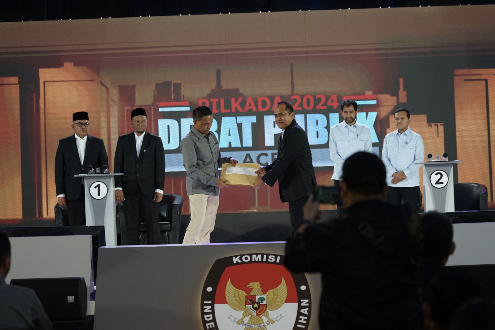 IMG-20241101-WA0011 | INFOACEH.net KIP Aceh siap melaksanakan debat publik kedua bagi pasangan calon gubernur/wakil gubernur Aceh, di Hotel The Pade, Aceh Besar, Jum'at malam (1/11/2024) pukul 20.00 Wib