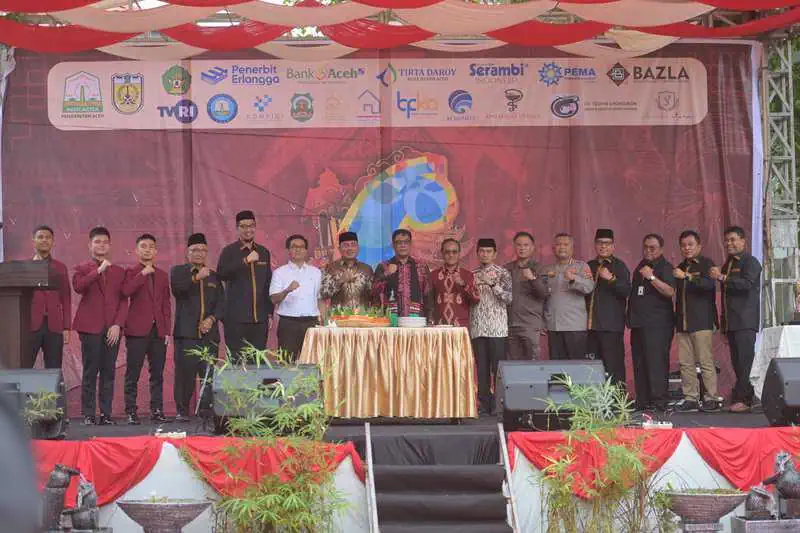 Plt Sekda Aceh Muhammad Diwarsyah, membuka kegiatan Pascal XIII di SMAN 10 Fajar Harapan Banda Aceh, Kamis (16/1/2025). (Foto: For Infoaceh.net)