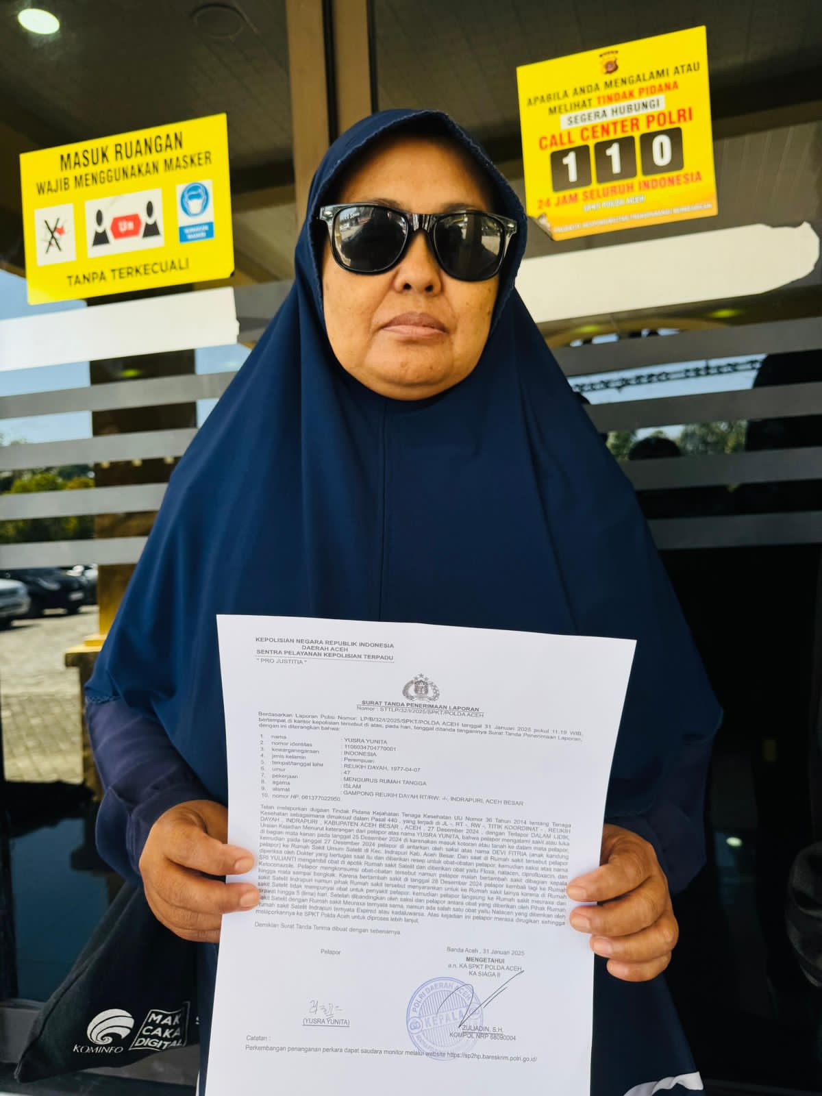 Yusra Yunita, warga Desa Reukih Dayah, Indrapuri saat melaporkan Manajemen RSUD Aceh Besar di ruang SPKT Polda Aceh, Jum’at (31/1).