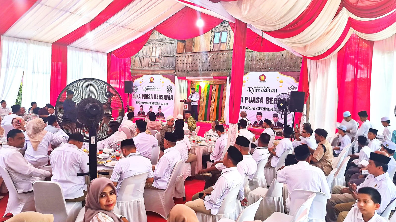 Acara buka puasa bersama DPD Partai Gerindra Aceh di kantor partai setempat, di Banda Aceh, Senin (24/3)