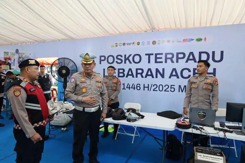 Dirlantas Polda Aceh Kombes Pol M Iqbal Alqudusy saat pelepasan mudik gratis, yang berlangsung di Terminal Batoh, Banda Aceh, Kamis, 27 Maret 2025