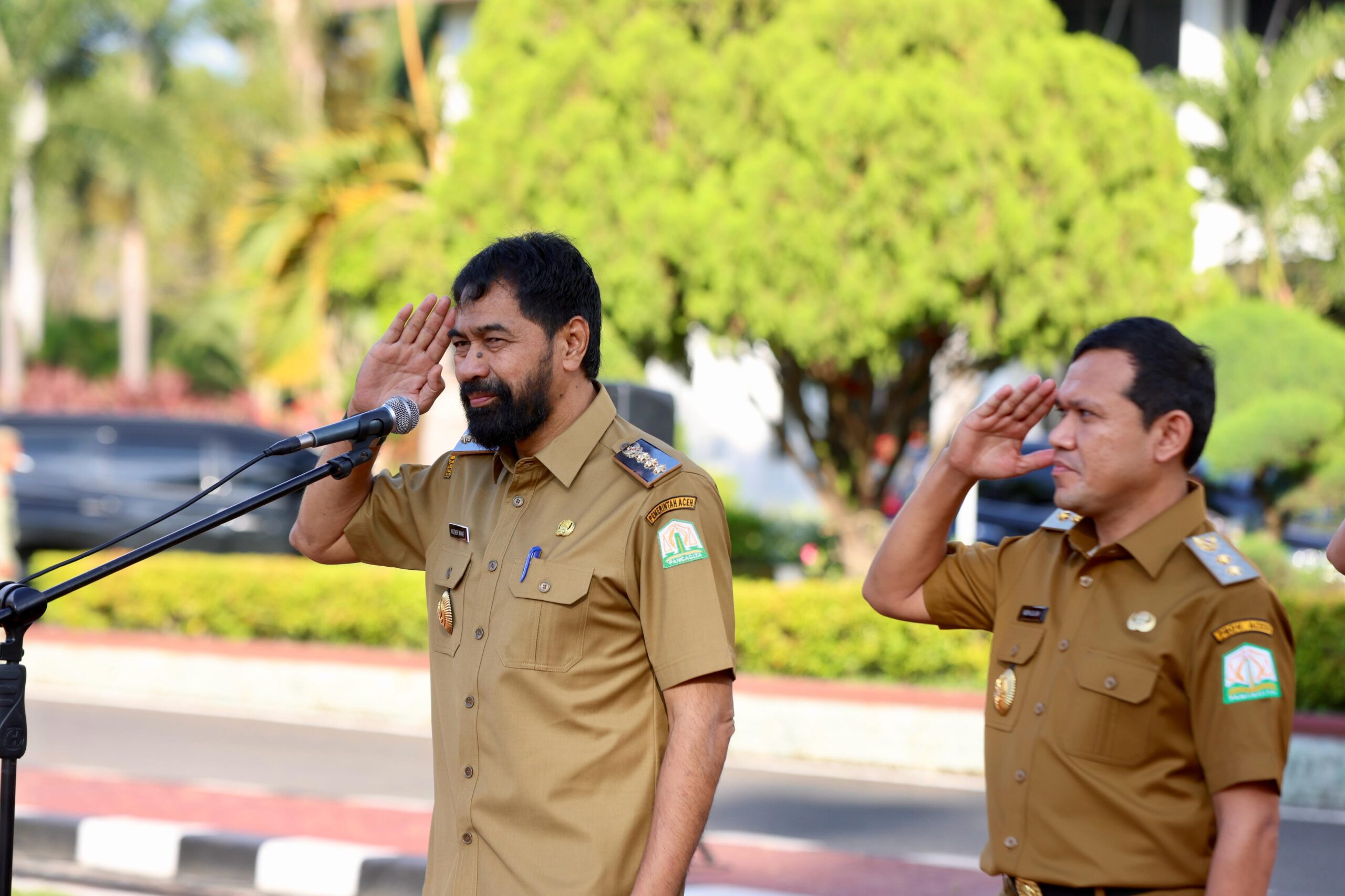 Gubernur Aceh Muzakir Manaf atau Mualem memimpin apel pagi di halaman Kantor Gubernur Aceh, Selasa (8/4/2025), yang diadakan setelah perayaan Hari Raya Idulfitri 1446 Hijriah.