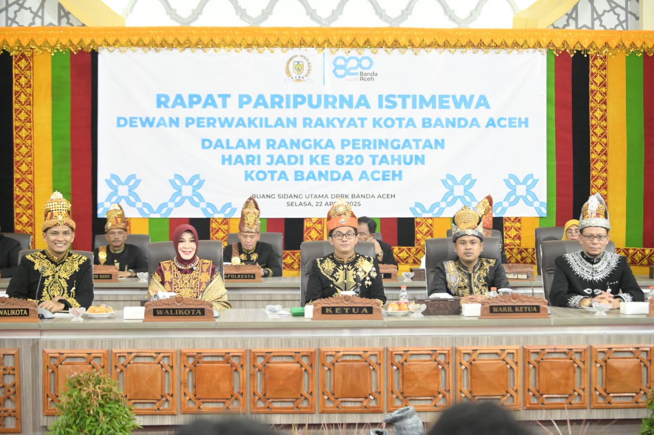 Rapat paripurna istimewa dalam rangka HUT ke-820 Kota Banda Aceh, di Gedung Utama DPRK Banda Aceh, Selasa (22/4/2025). (Foto: Dok. DPRK Banda Aceh)