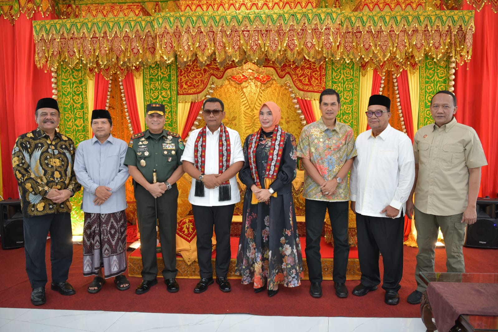 Plt Sekda Aceh M Nasir Syamaun dan Pangdam Iskandar Muda Mayjen TNI Niko Fahrizal menyambut kedatangan Kajati Aceh yang baru, Yudi Triadi, di Bandara Internasional SIM, Kamis (24/4/2025)(Foto: For Infoaceh.net)