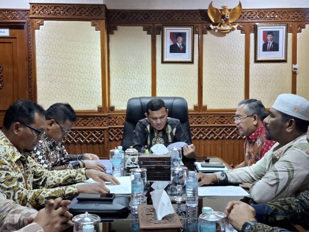 Wakil Gubernur Aceh Fadhlullah menerima audiensi Tim Formatur MES Aceh, di Ruang Rapat Wagub Aceh, Kamis (24/4/2025)