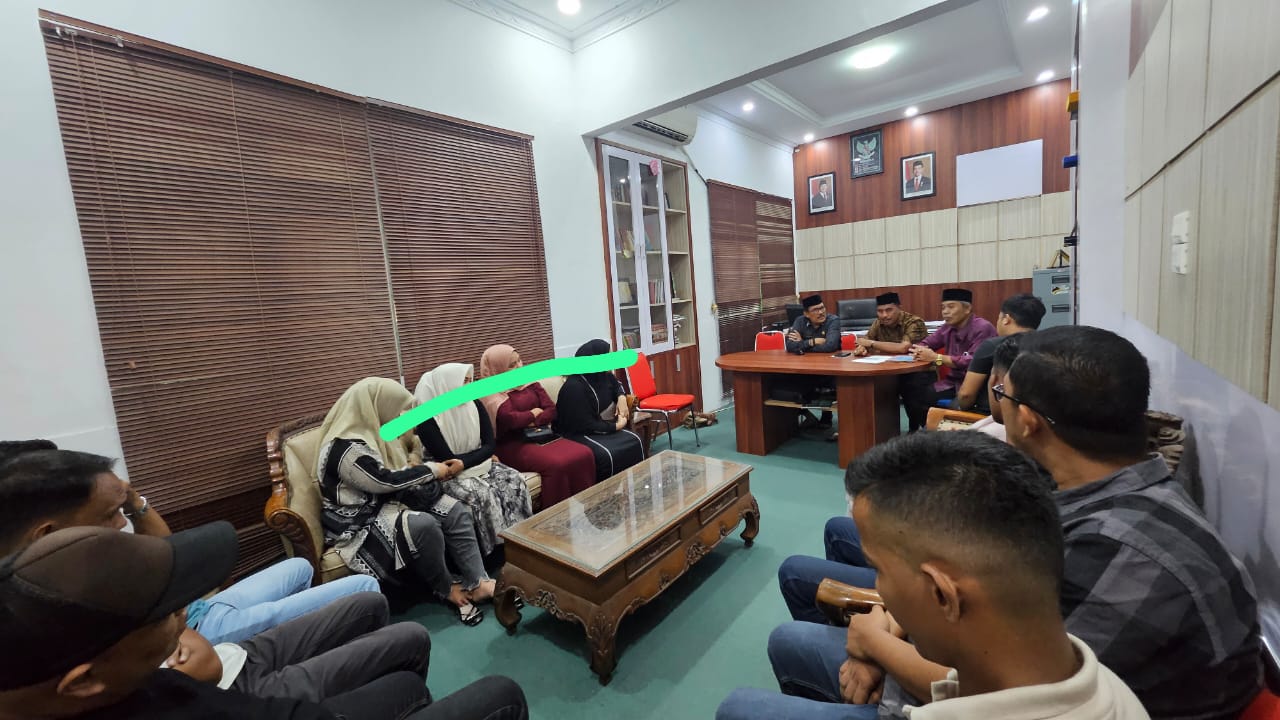 Dinas Syariat Islam (DSI) Banda Aceh membina pelaku pelanggaran syariat Islam yang ditangkap beberapa waktu lalu di sejumlah tempat maksiat. (Foto: For Infoaceh.net)