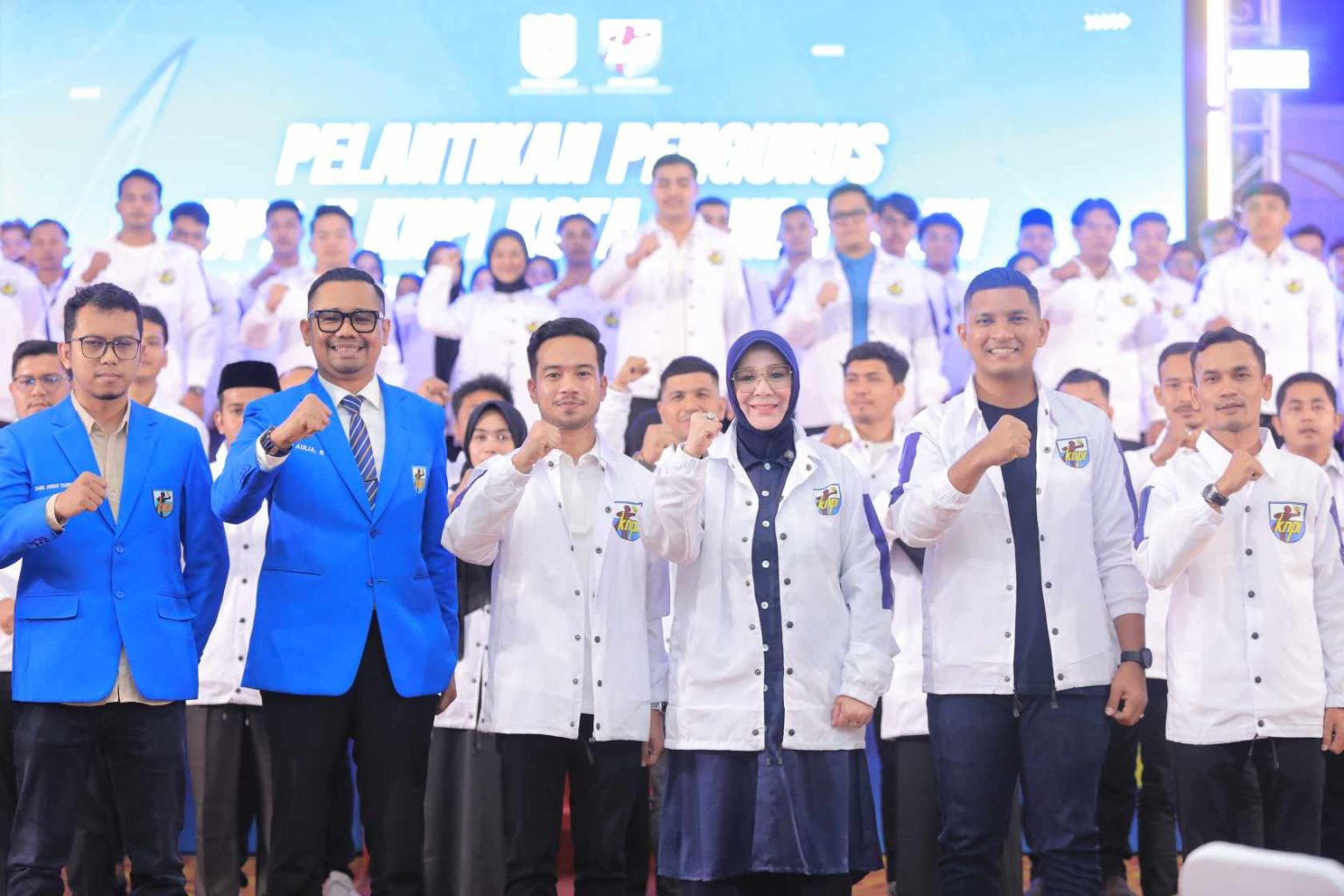 Wali Kota Banda Aceh Illiza Sa’aduddin Djamal dan Wakil Wali Kota Afdhal Khalilullah turut menghadiri pelantikan Pengurus DPD II KNPI Banda Aceh periode 2024-2027 di Amel Convetion Hall, Banda Aceh, Jum'at malam (25/4)