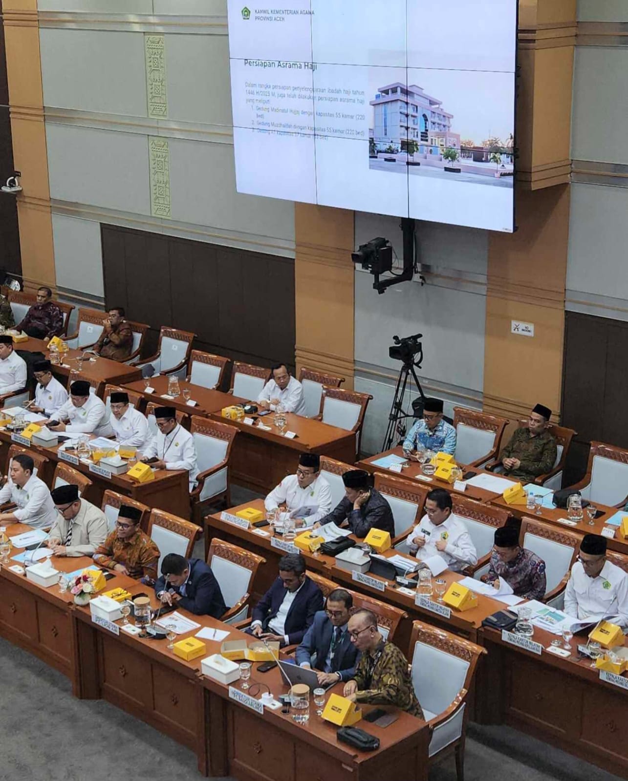 Kakanwil Kemenag Aceh Azhari RDP dengan Komisi VIII DPR RI, Selasa (29/4) tentang persiapan penyelenggaraan haji Embarkasi Aceh