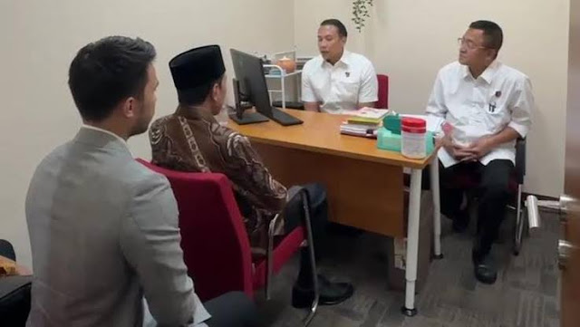 “Pemeriksaan di Bareskrim dengan 22 pertanyaan dan dilakukan selama satu jam itu susah diterima akal sehat,” kata Buni Yani melalui unggahan di akun Facebook pribadinya, Selasa (20/5/2025).