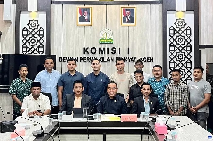 Sejumlah pemilik warkop di Banda Aceh mengadu ke Komisi I DPRA dan Komisi Penyiaran Indonesia Aceh (KPIA), Rabu (21/5) usai mendapat somasi dari Vidio.com terkait kegiatan Nobar Liga Inggris. (Foto: Ist)