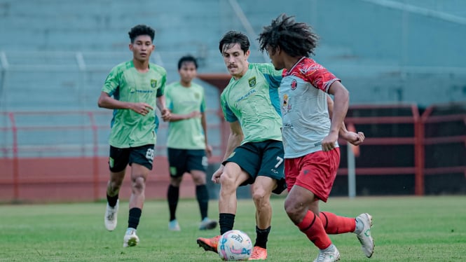 Pertandingan Persahabatan Persebaya Vs Sang Maestro FC (Media Official Persebaya)