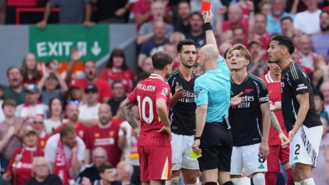 Pemain Arsenal, Mikel Merino dapat kartu merah