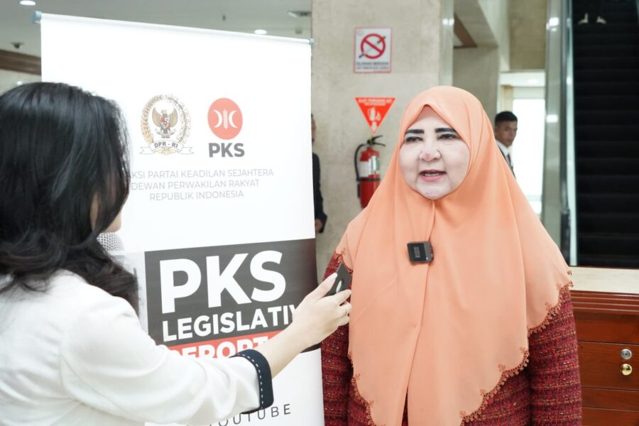 Anggota Komisi XII DPR RI dari Fraksi PKS, Hj. Nevi Zuairina, menekankan pentingnya keterbukaan dan integrasi data kualitas udara secara real-time melalui sistem Stasiun Pemantauan Kualitas Udara (SPKU) milik pemerintah.
