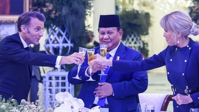 Prabowo Bersulang untuk Macron di Istana: Diplomasi Angkat Gelas dan Pesona Tradisi