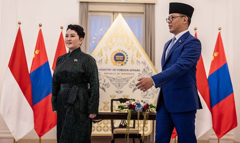 Menteri Luar Negeri Republik Indonesia, Sugiono, menggelar pertemuan bilateral dengan Menteri Luar Negeri Mongolia, Battsetseg Batmunkh, di Gedung Pancasila, Kementerian Luar Negeri RI, Jakarta, Rabu (21/5/2025).