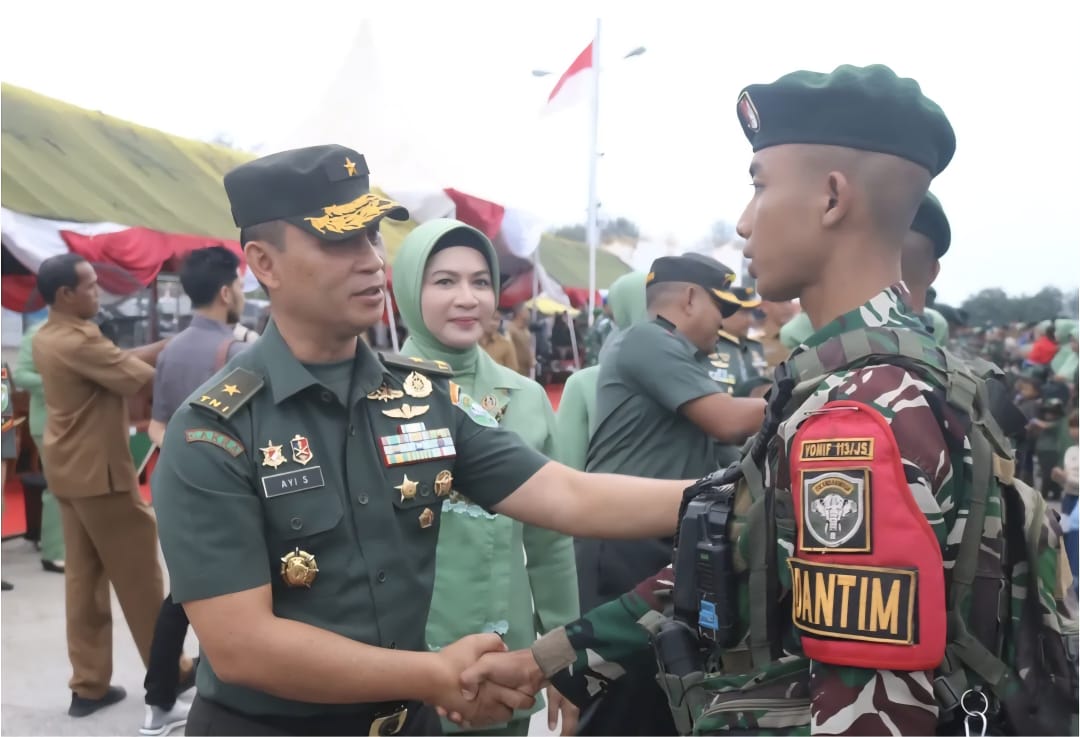 Kasdam IM Brigjen TNI Supriatna melepas 450 Prajurit TNI Yonif 113 Jaya Sakti ke Papua