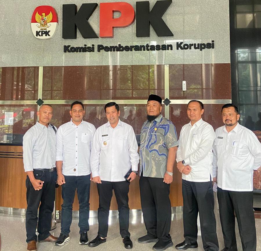 Wakil Ketua DPRK Aceh Tengah H. Hamdan S.H Bersama Bupati Aceh Tengah Drs. Haili Yoga M.SI Mengikuti Rakor Nasional KPK. (Foto: For Infoaceh.net)