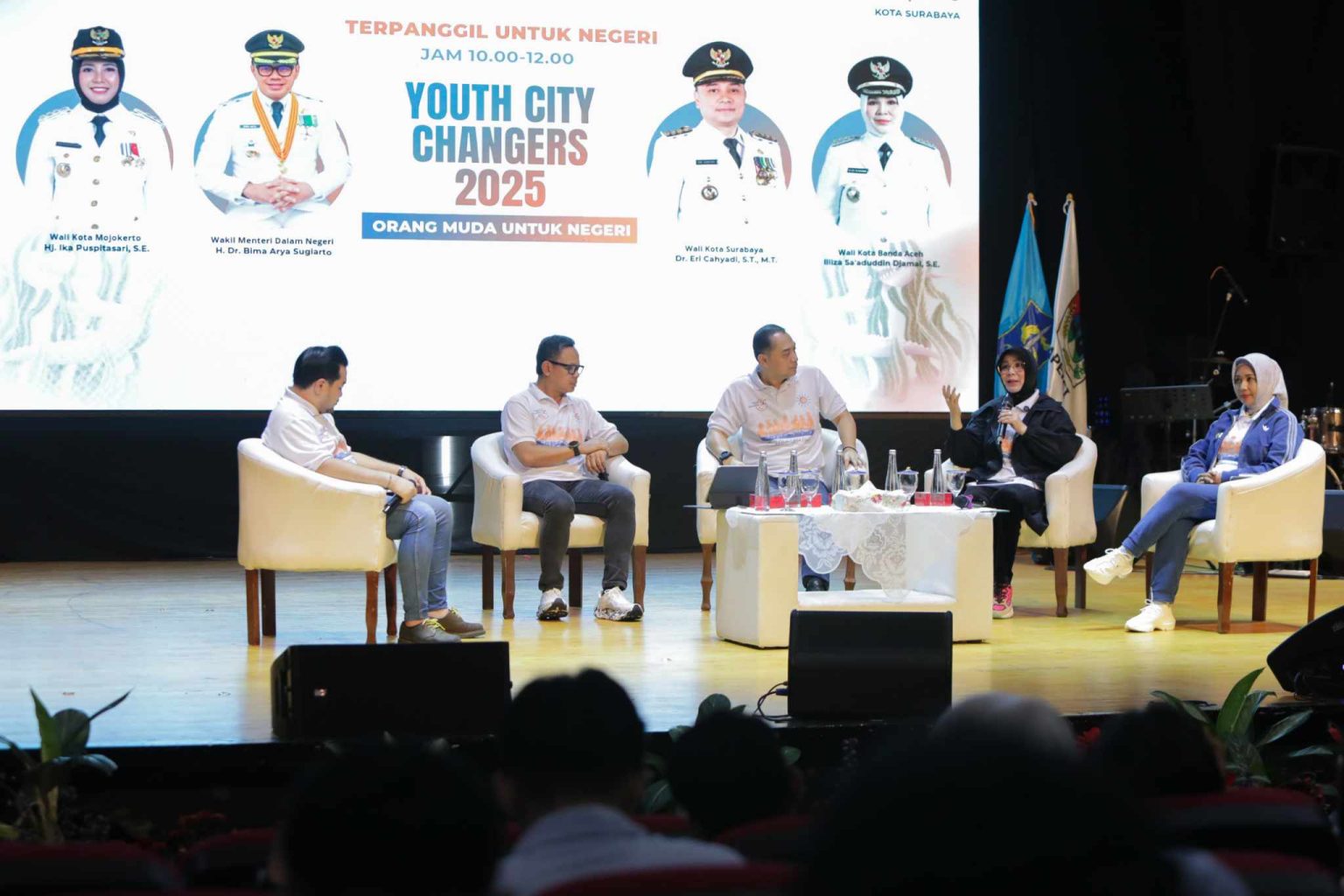 Wali Kota Banda Aceh Illiza Sa’aduddin Djamal saat menjadi motivational speech dalam talkshow inspiratif YCC Munas APEKSI 2025 di Balai Budaya Alun-alun Kota Surabaya, Rabu (7/5)