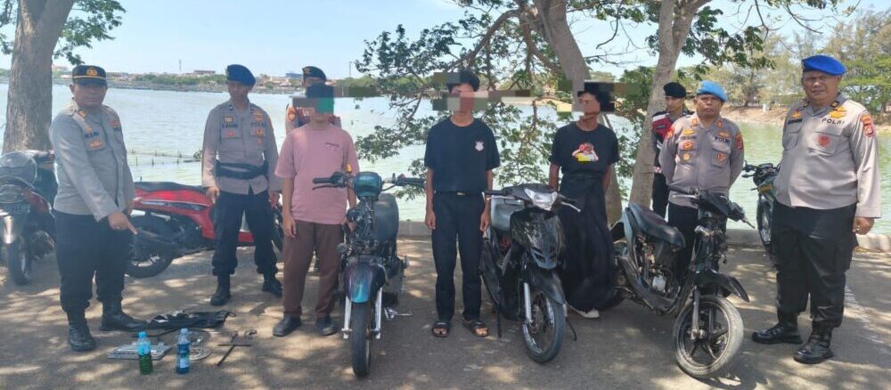 Polres Lhokseumawe membubarkan balap liar di kawasan Waduk Pusong, Kecamatan Banda Sakti, Kota Lhokseumawe, Jum'at (9/5) siang, bertepatan waktu pelaksanaan shalat Jum'at