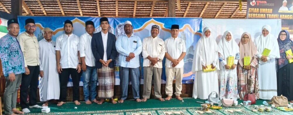 Ikatan Masyarakat Kabupaten Bireuen (IMKB) Banda Aceh kembali menggelar peusijuk atau tepung tawar bagi jamaah calon haji (JCH) asal Bireuen yang akan menunaikan ibadah haji tahun 2025 M/1446 H, Minggu (12/5/2025). Foto: Fauzan, Infoaceh.net.