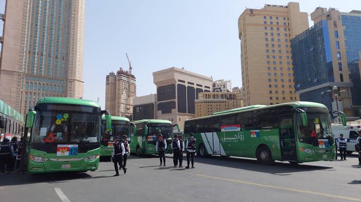 Pemerintah melalui Petugas Penyelenggara Ibadah Haji Arab Saudi menyediakan layanan bus Shalawat gratis selama jamaah haji berada di Kota Suci Mekkah. (Foto: Ist)