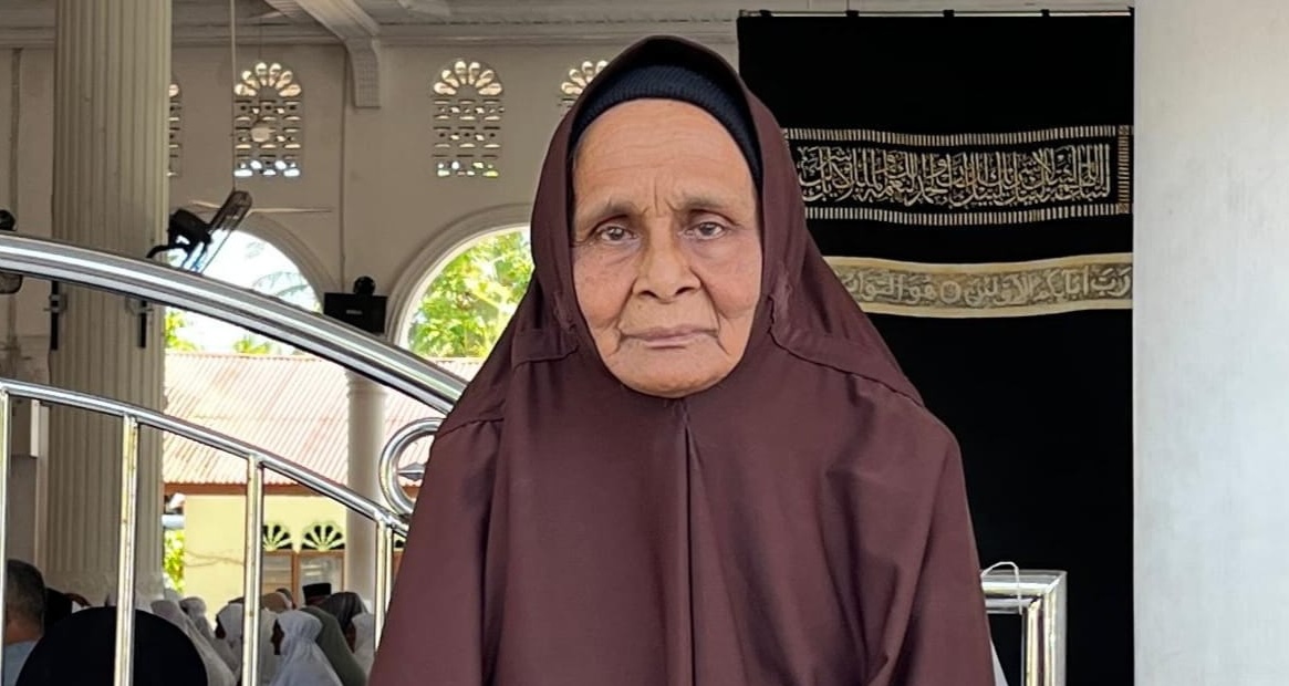 Penjual kue tradisional khas Aceh, Nek Ti (90), jamaah haji inspiratif asal Pidie Jaya