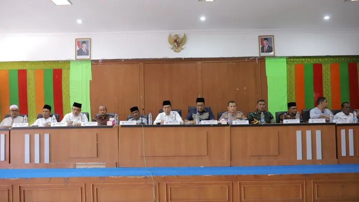 Pemkab Pidie Jaya menggelar rapat koordinasi bersama panitia pelaksana MTQ ke-37 Provinsi Aceh, Jumat (16/5/2025), di Aula Cot Trieng, Kantor Bupati