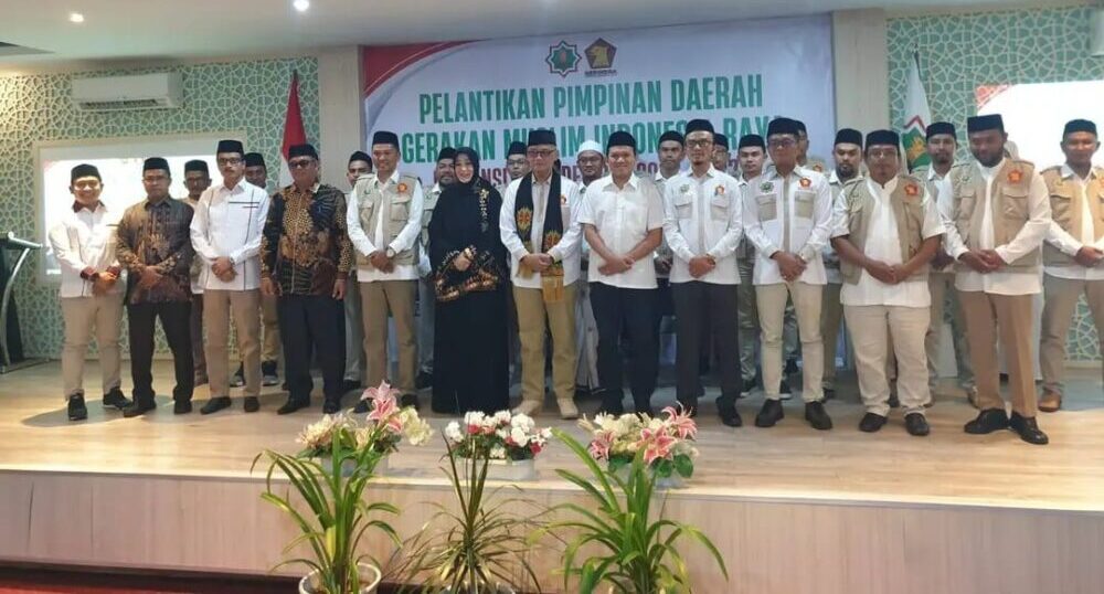 Ketua Umum Pimpinan Pusat Gerakan Muslim Indonesia Raya (Gemira), Dr KH Moch. Irfan Yusuf atau Gus Irfan melantik Pengurus Daerah Gemira Provinsi Aceh periode 2022–2027 di Hotel Al Hanifi, Banda Aceh, Sabtu (17/5). (Foto: For Infoaceh.net)