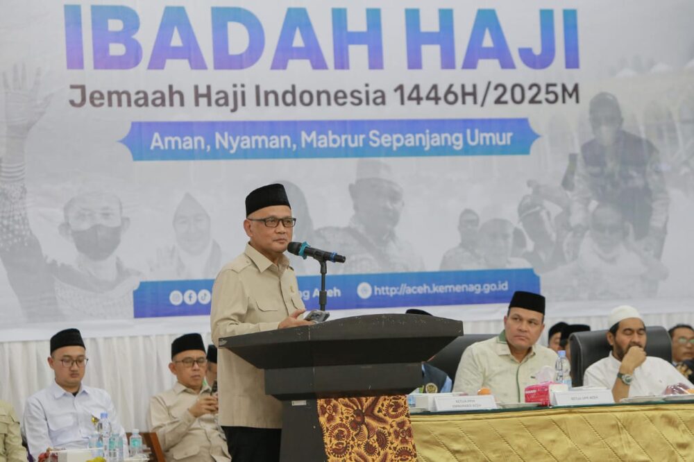 Kepala Badan Penyelenggara Haji RI KH Mochamad Irfan Yusuf Hasyim atau Gus Irfan saat pelepasan jamaah haji Aceh kloter 1, Sabtu (17/5) di Asrama Haji Banda Aceh. (Foto: For Infoaceh.net)