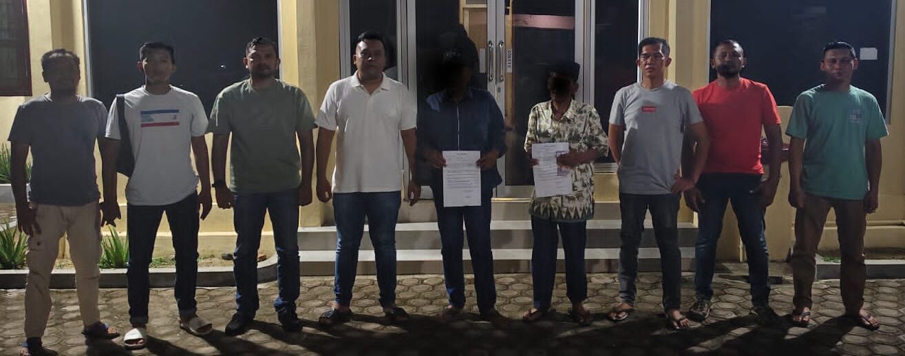 Dua pria lanjut usia atau preman tua berinisial MA (75) dan SF (65), warga Aceh Besar, ditangkap oleh Tim Lebah Polsek Darussalam Ahad sore (18/5)