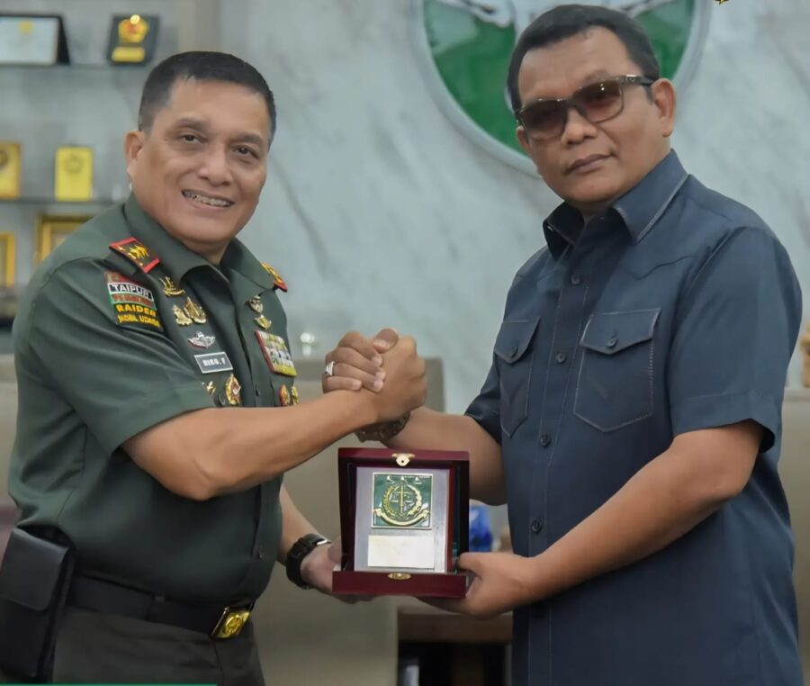 Kajati Aceh Yudi Triadi SH MH berkunjung ke Kodam Iskandar Muda (IM), Senin (19/5). Disambut langsung oleh Pangdam IM Mayjen TNI Niko Fahrizal