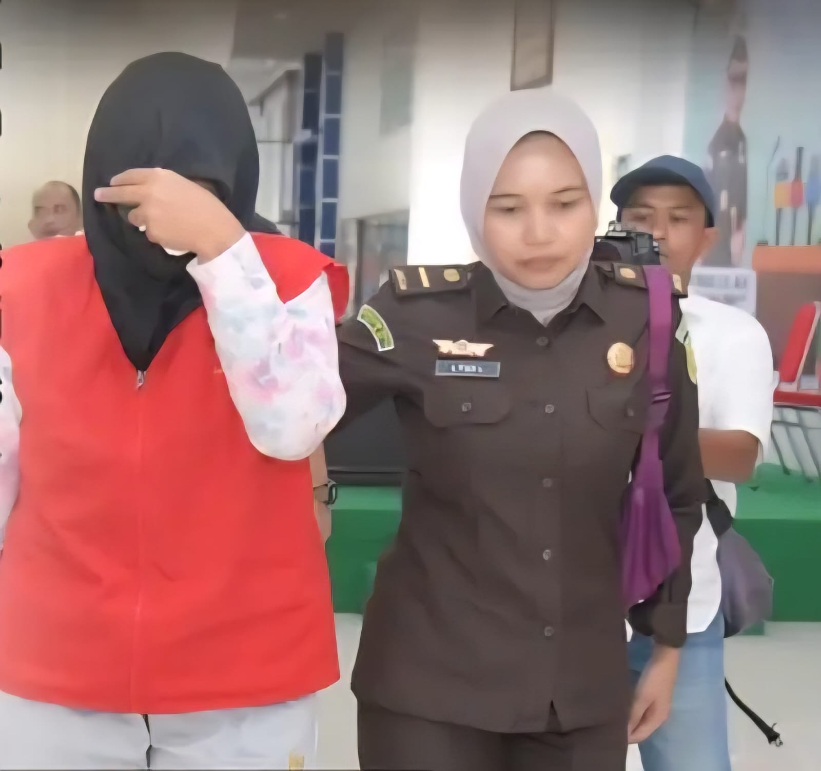 Tim Tangkap Buronan (Tabur) Kejati Aceh mengamankan seorang oknum dosen, terpidana yang masuk DPO kasus penganiayaan anak tiri