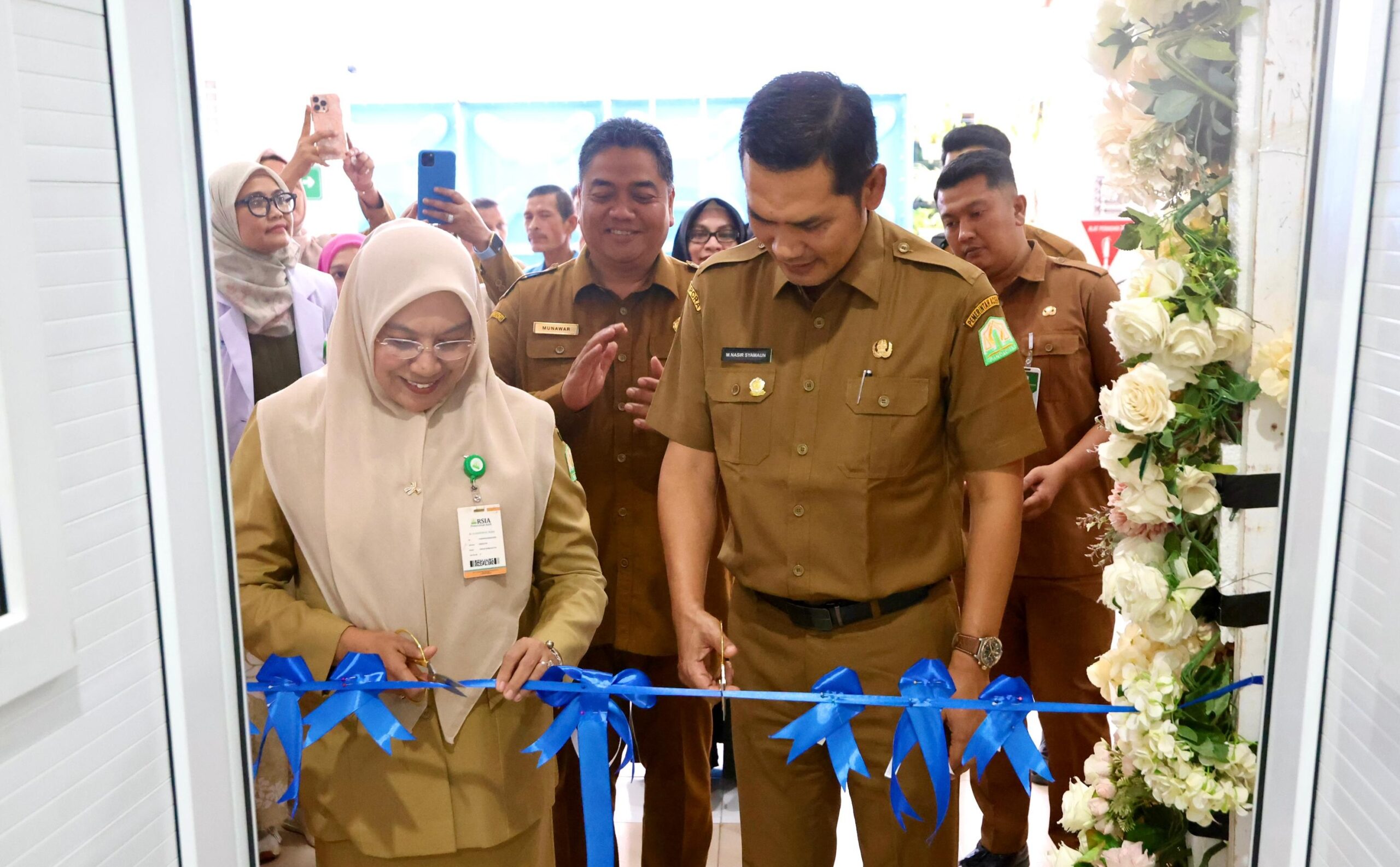 Plt Sekda Aceh, M Nasir Syamaun meresmikan layanan Fetomaternal dan Rehabilitasi Anak Berkebutuhan Khusus, di RSIA Aceh, Senin (19/5)