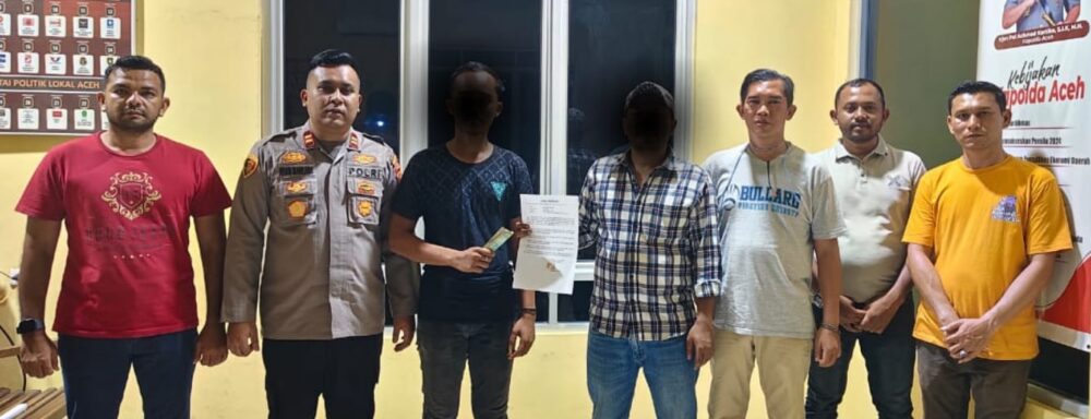 parkir liar Banda Aceh, pungli parkir liar Darussalam, pengelola parkir ilegal Aceh, juru parkir tanpa izin Aceh Besar, Tim Lebah Polsek Darussalam, kasus parkir liar 2025, parkir ilegal depan bank, parkir ilegal Aceh diselidiki, juru parkir liar kena razia, pungutan liar Banda Aceh